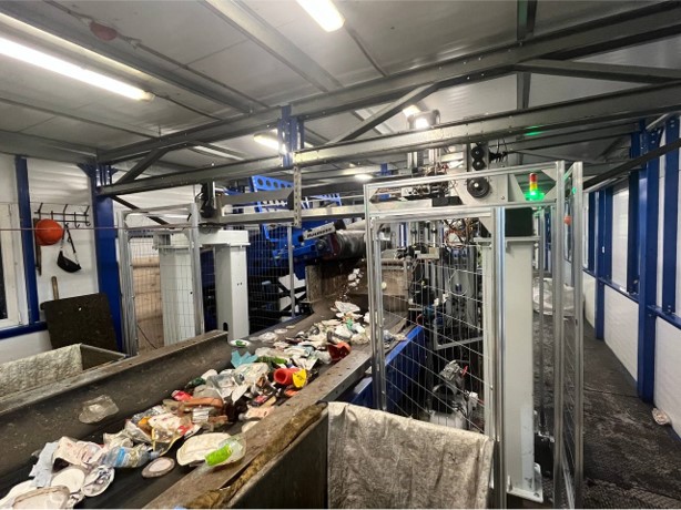 L-Labs представила робота с ИИ для сортировки отходов